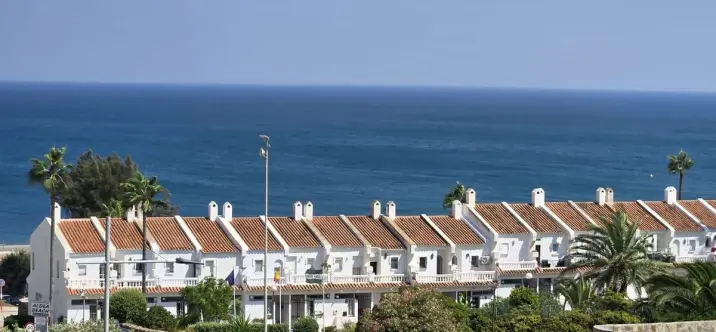 Долгосрочная аренда апартаментов на среднем этаже в Manilva 0