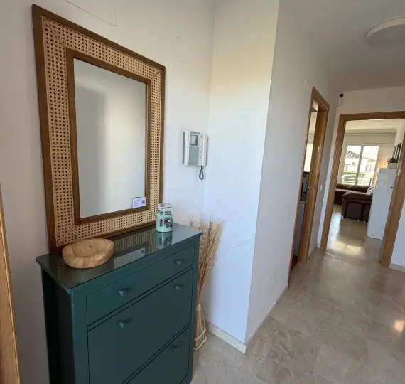 Долгосрочная аренда апартаментов на среднем этаже в Manilva