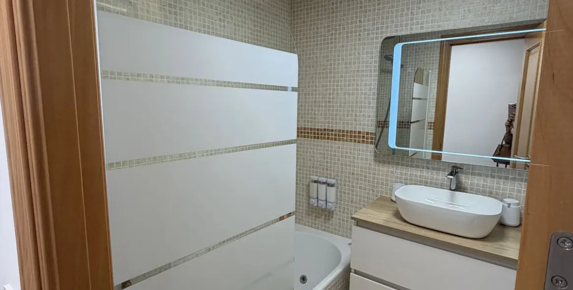 Долгосрочная аренда апартаментов на среднем этаже в Manilva 13