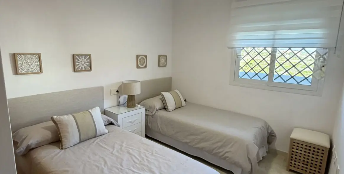 Долгосрочная аренда апартаментов на среднем этаже в Manilva 14