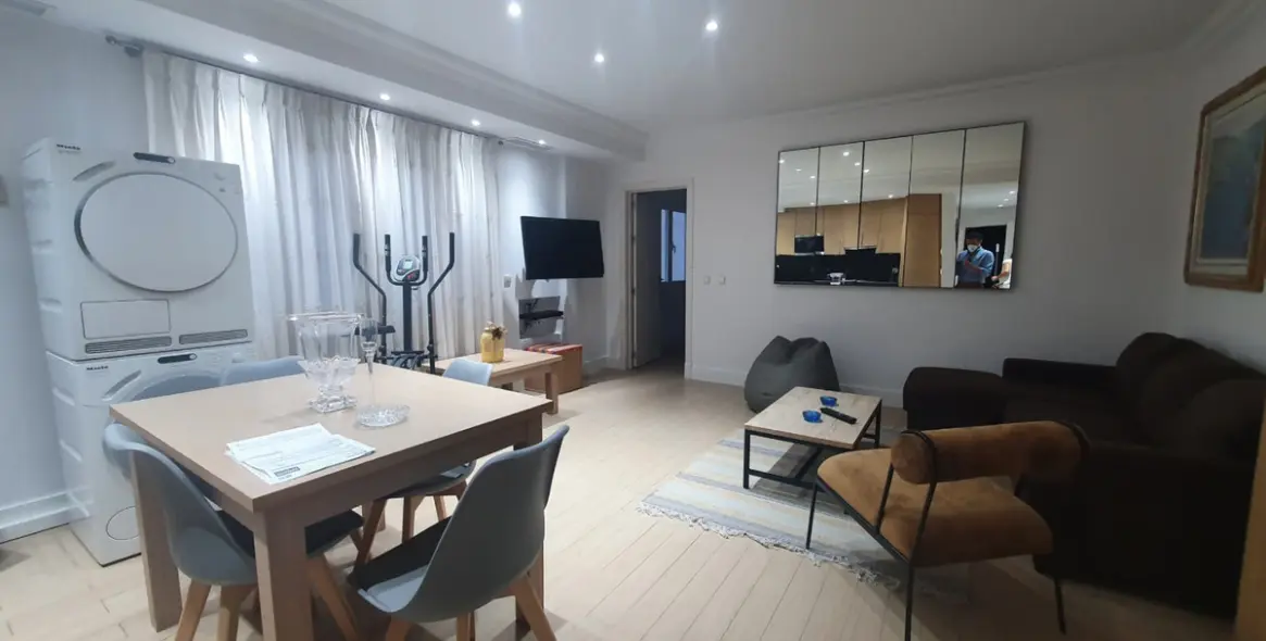 Долгосрочная аренда апартаментов на среднем этаже в Marbella (район Puerto Banús) 1