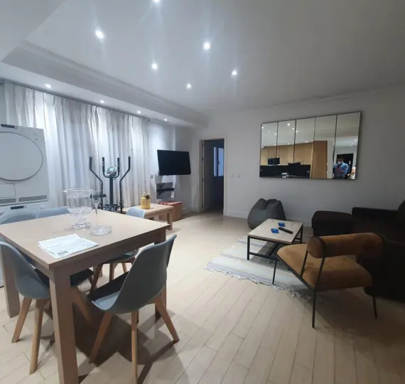 Middle floor apartment R3943684