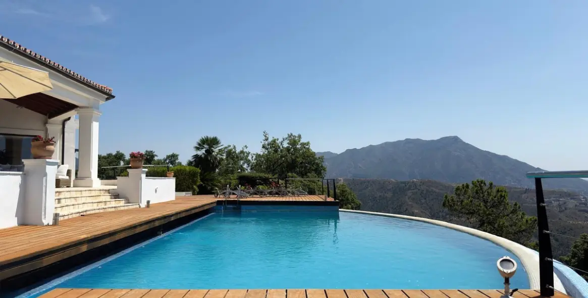 Long-term rent of detached villa in La Zagaleta 2