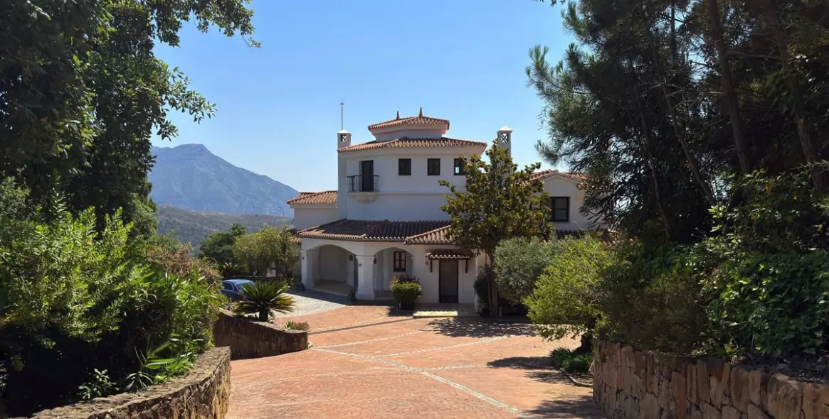 Long-term rent of detached villa in La Zagaleta 5
