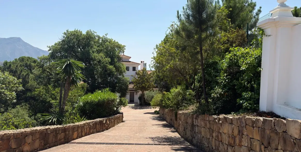 Long-term rent of detached villa in La Zagaleta 11