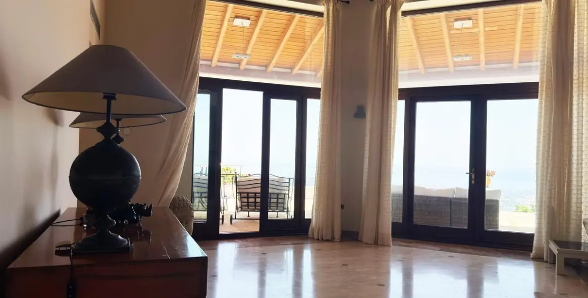 Long-term rent of detached villa in La Zagaleta 29