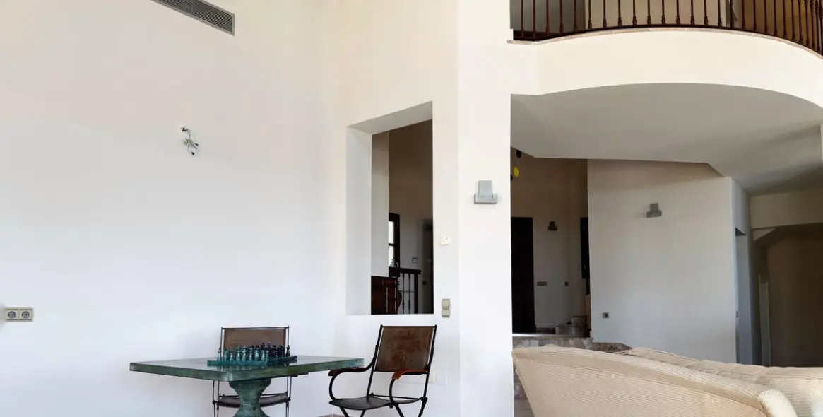 Long-term rent of detached villa in La Zagaleta 35