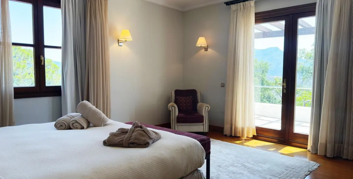 Long-term rent of detached villa in La Zagaleta 38