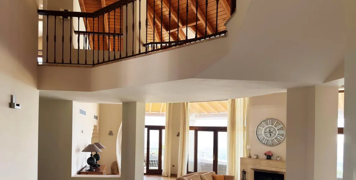 Long-term rent of detached villa in La Zagaleta 50