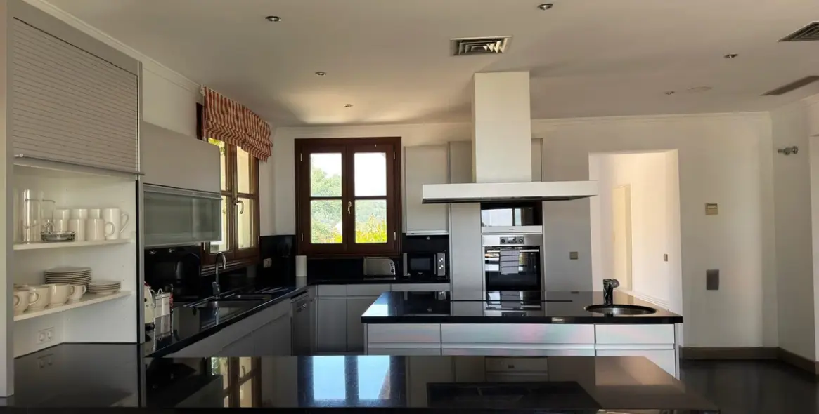 Long-term rent of detached villa in La Zagaleta 54