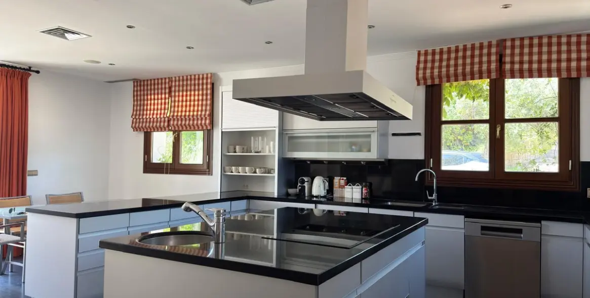 Long-term rent of detached villa in La Zagaleta 55