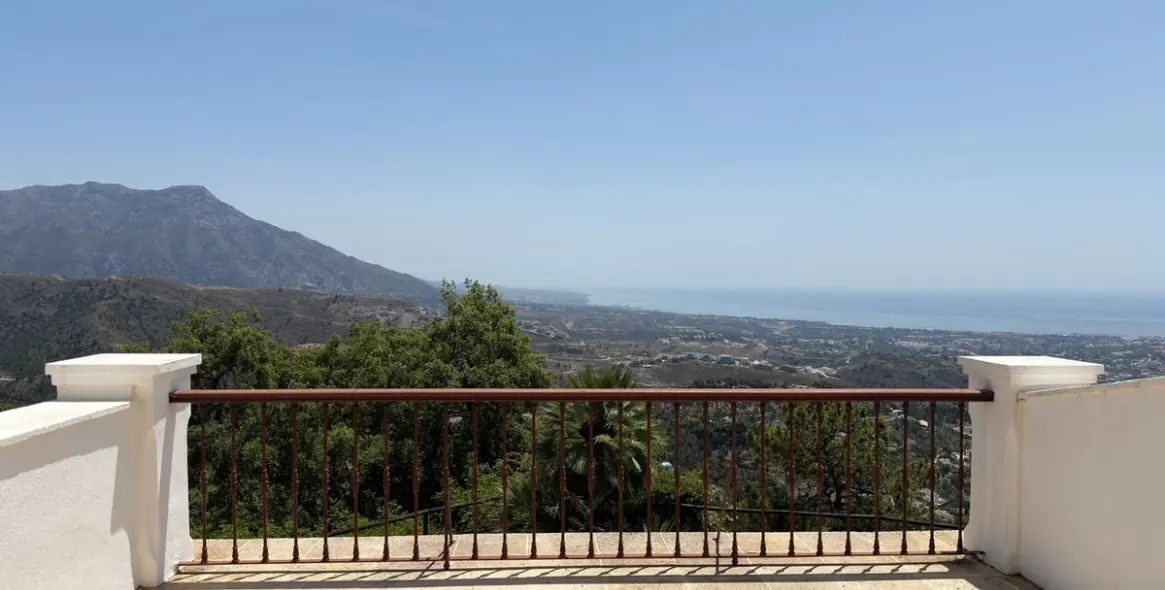 Long-term rent of detached villa in La Zagaleta 61