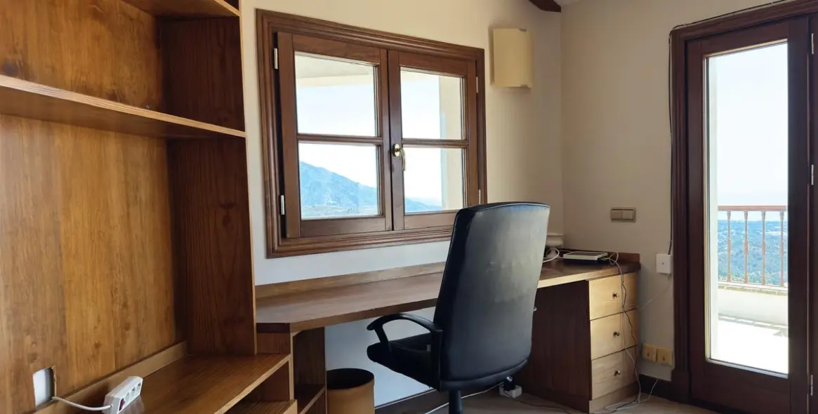 Long-term rent of detached villa in La Zagaleta 62