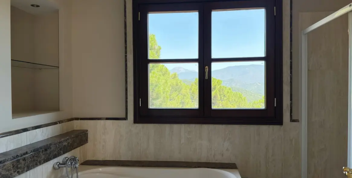 Long-term rent of detached villa in La Zagaleta 70