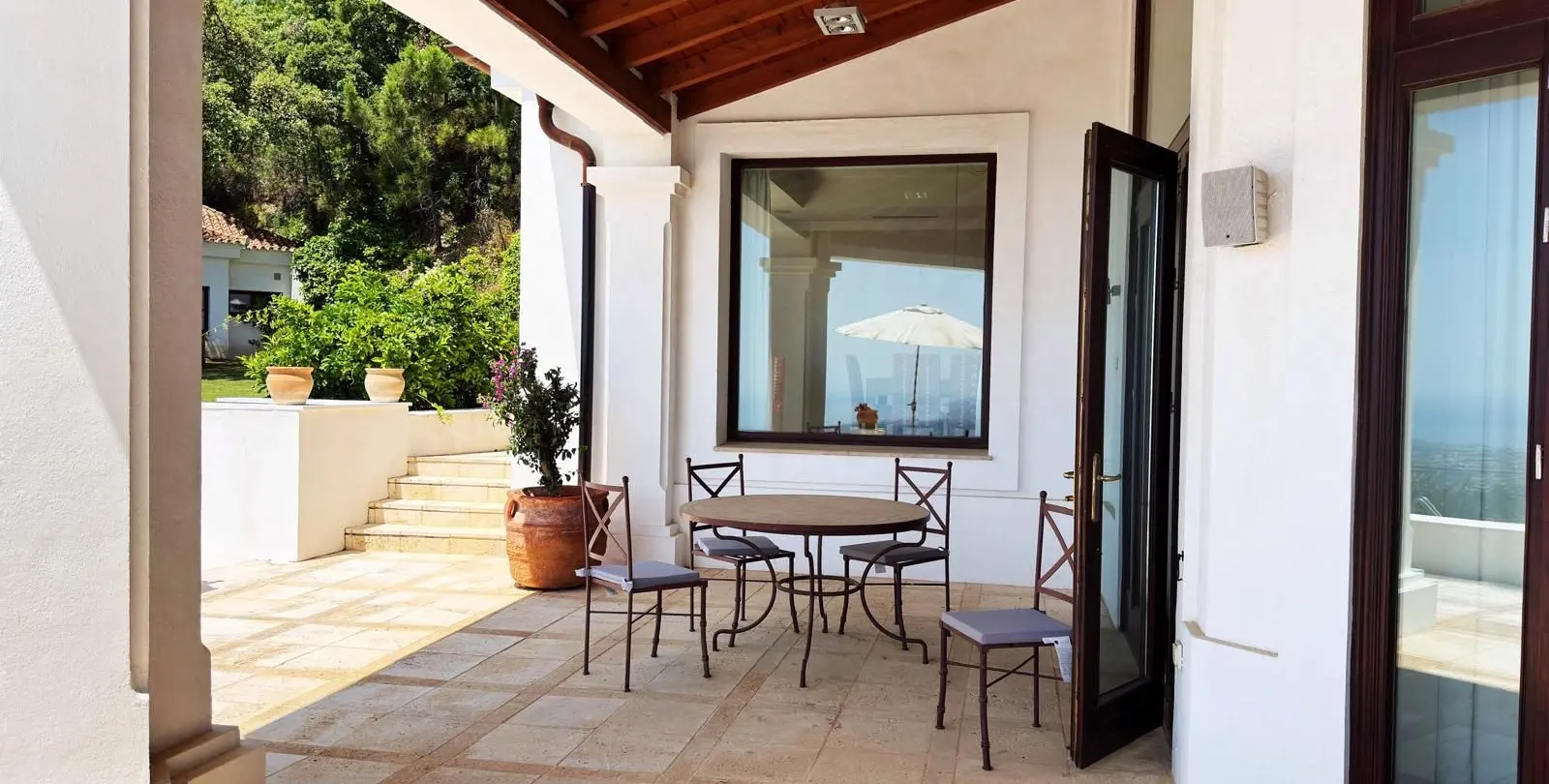 Alquiler a largo plazo de villa independiente en La Zagaleta 10