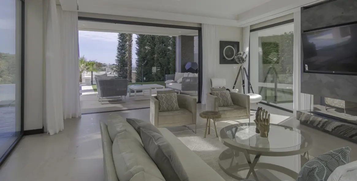 Short-term rent of detached villa in La Quinta 21