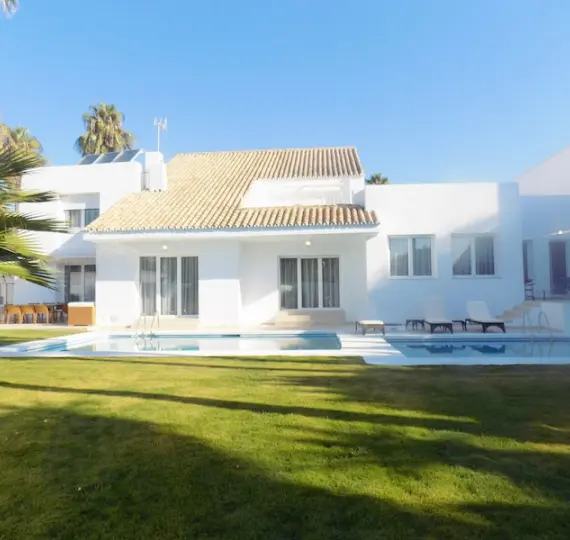 Краткосрочная аренда  отдельно стоящей виллы в Puerto Banús