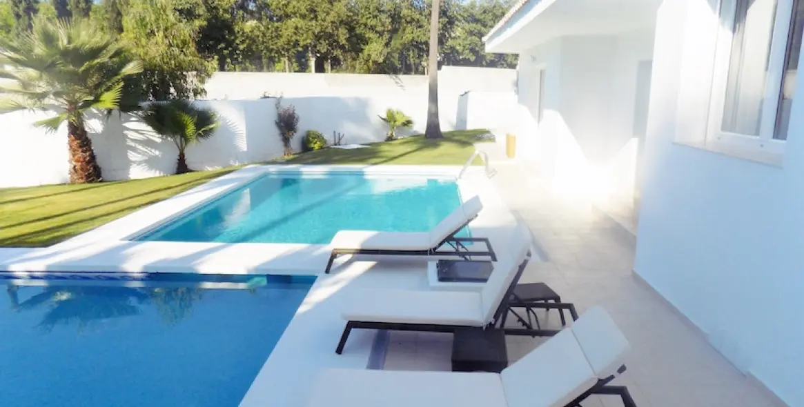 Short-term rent of detached villa in Puerto Banús 1