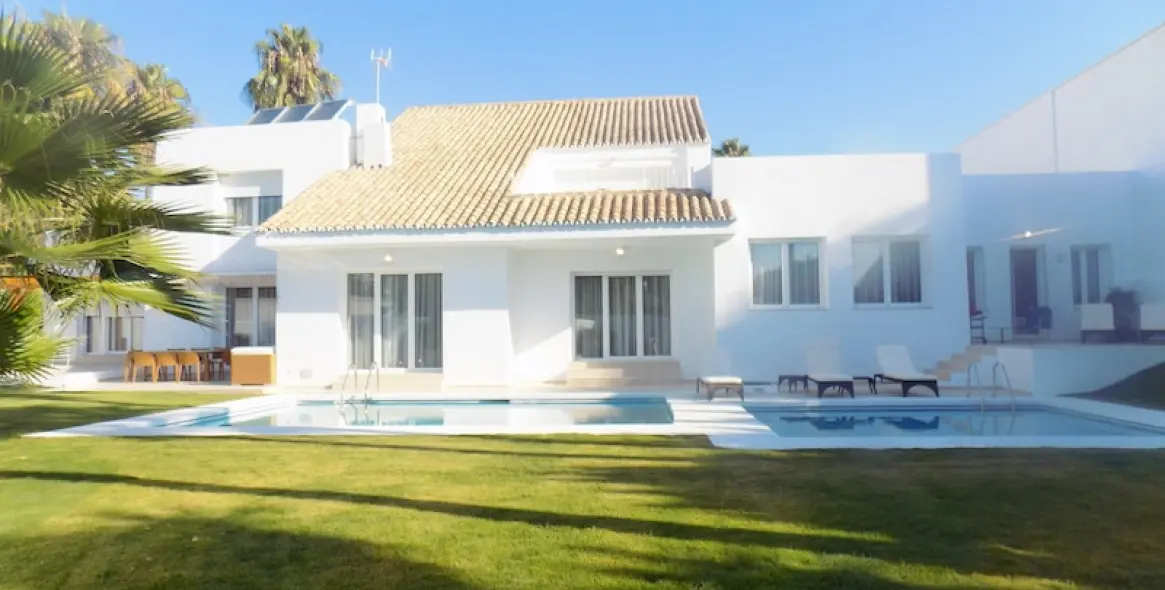Short-term rent of detached villa in Puerto Banús 2