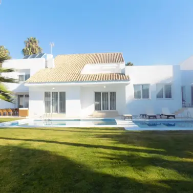 Short-term rent of detached villa in Puerto Banús