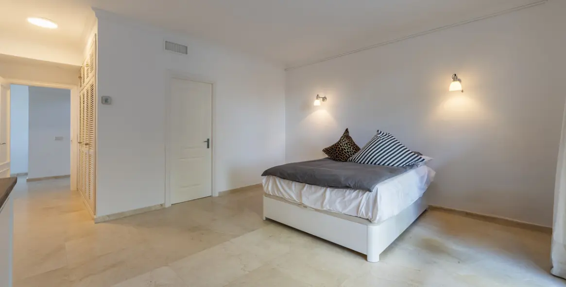 Short-term rent of detached villa in El Madroñal 43