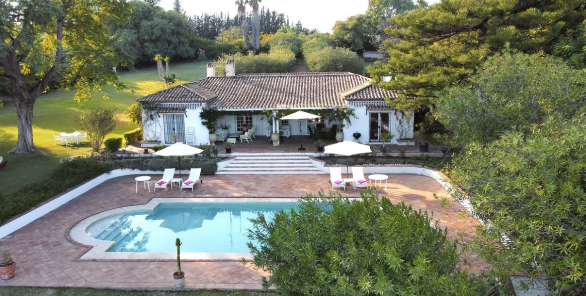 Short-term rent of detached villa in Benahavís 1