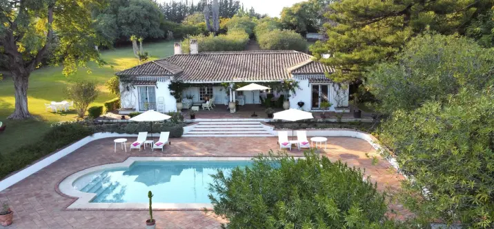 Краткосрочная аренда  отдельно стоящей виллы в Benahavís 0