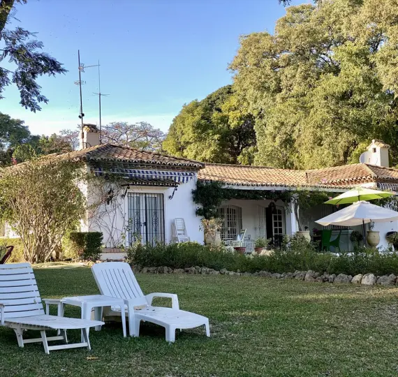 Краткосрочная аренда  отдельно стоящей виллы в Benahavís