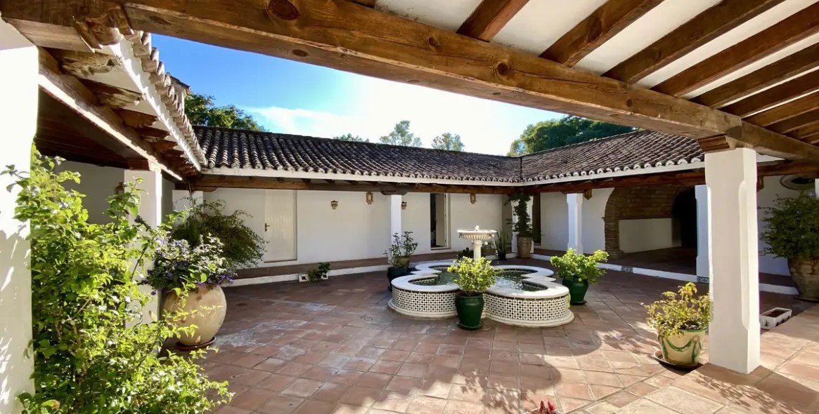 Short-term rent of detached villa in Benahavís 8