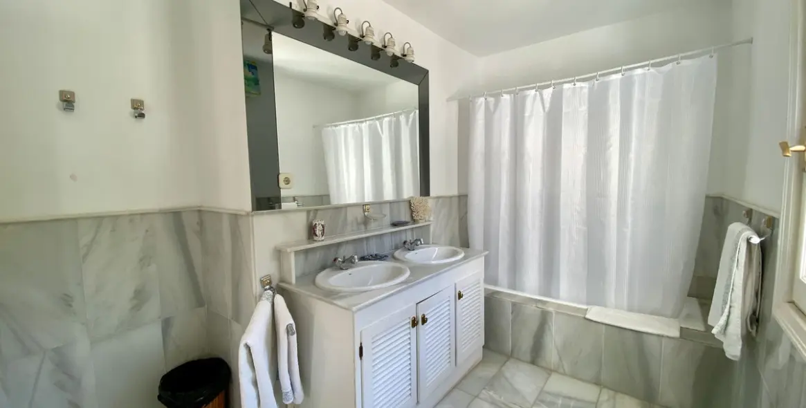 Short-term rent of detached villa in Benahavís 26