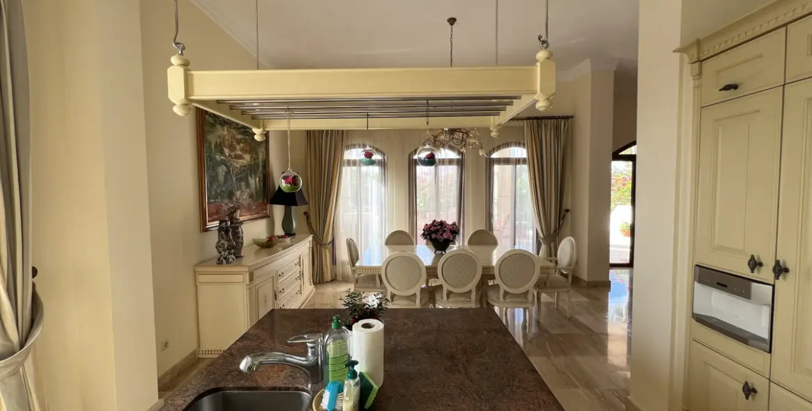 Краткосрочная аренда  отдельно стоящей виллы в Sierra Blanca 3