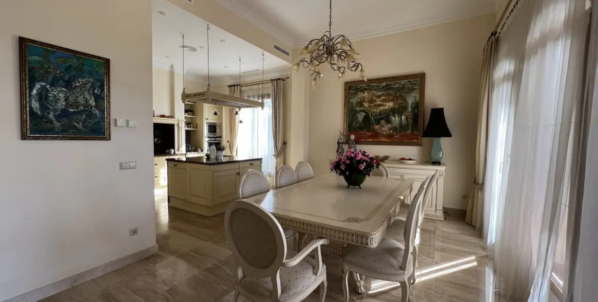 Краткосрочная аренда  отдельно стоящей виллы в Sierra Blanca 7