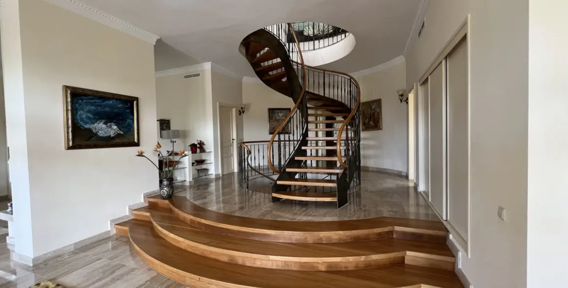Short-term rent of detached villa in Sierra Blanca 6