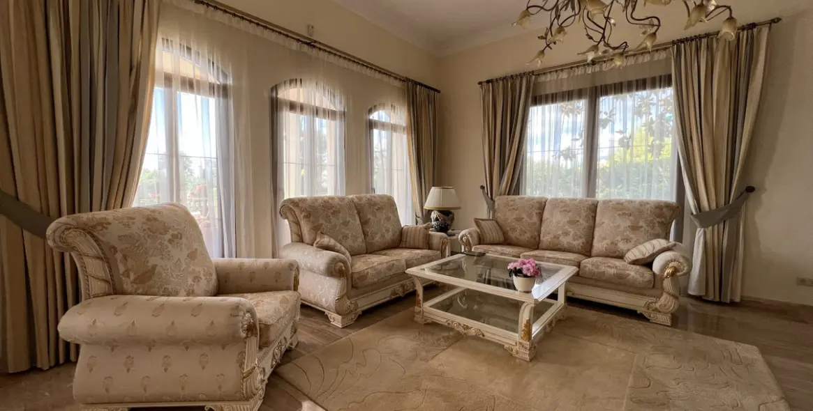 Short-term rent of detached villa in Sierra Blanca 8
