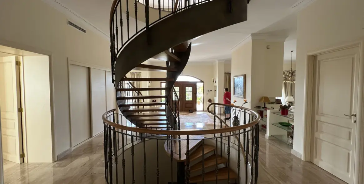 Short-term rent of detached villa in Sierra Blanca 9
