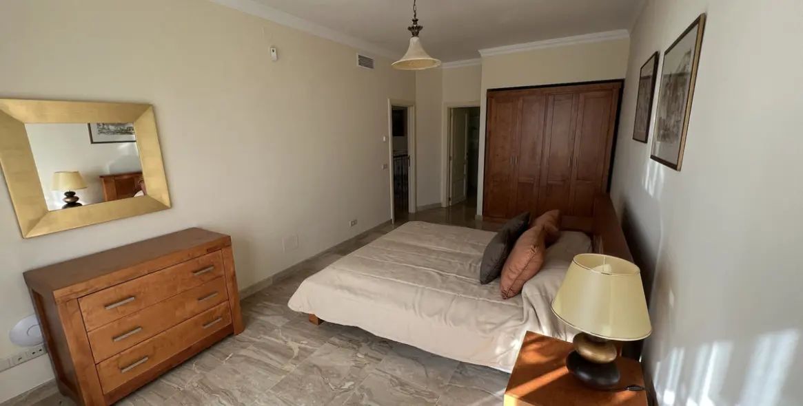 Short-term rent of detached villa in Sierra Blanca 10