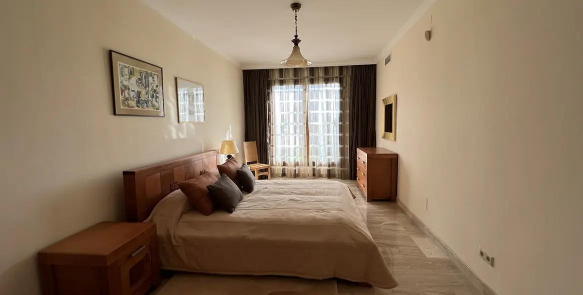 Short-term rent of detached villa in Sierra Blanca 11