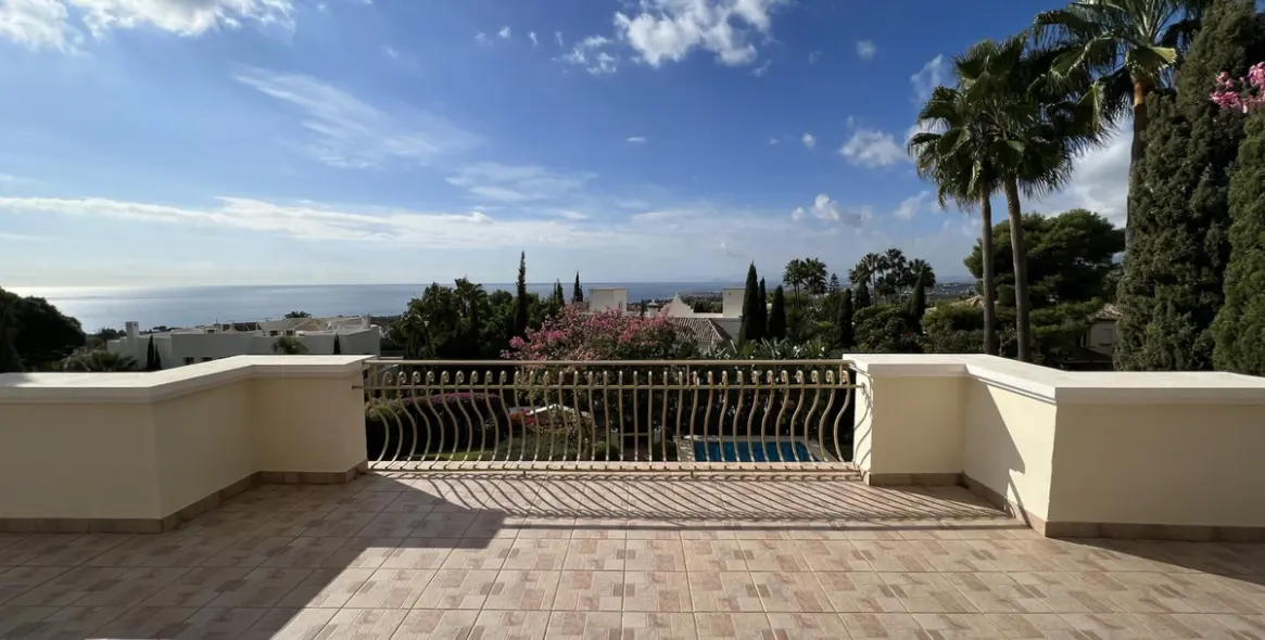 Short-term rent of detached villa in Sierra Blanca 12