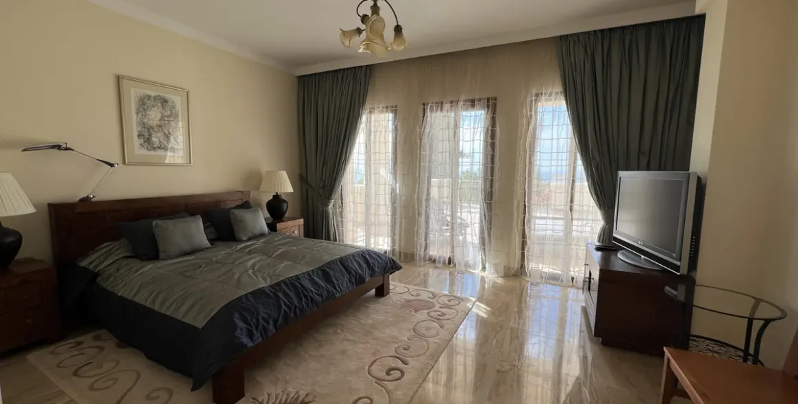 Short-term rent of detached villa in Sierra Blanca 15