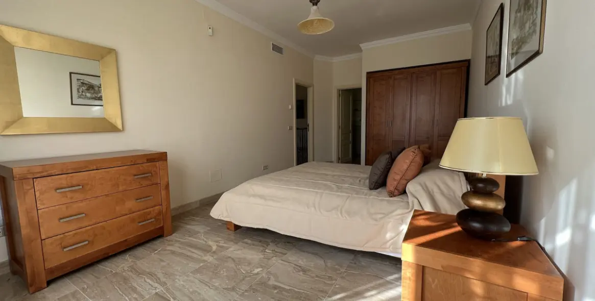 Short-term rent of detached villa in Sierra Blanca 16
