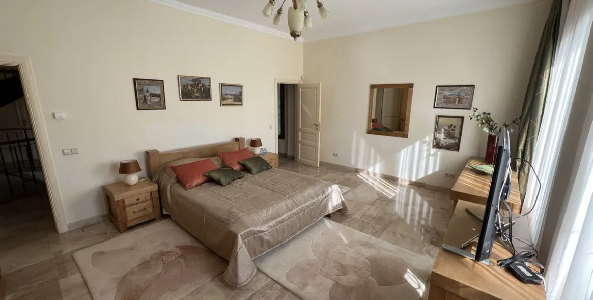 Short-term rent of detached villa in Sierra Blanca 18
