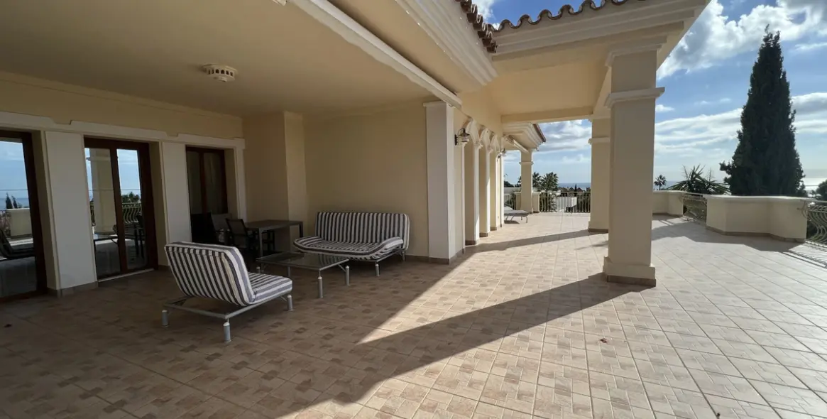 Short-term rent of detached villa in Sierra Blanca 23