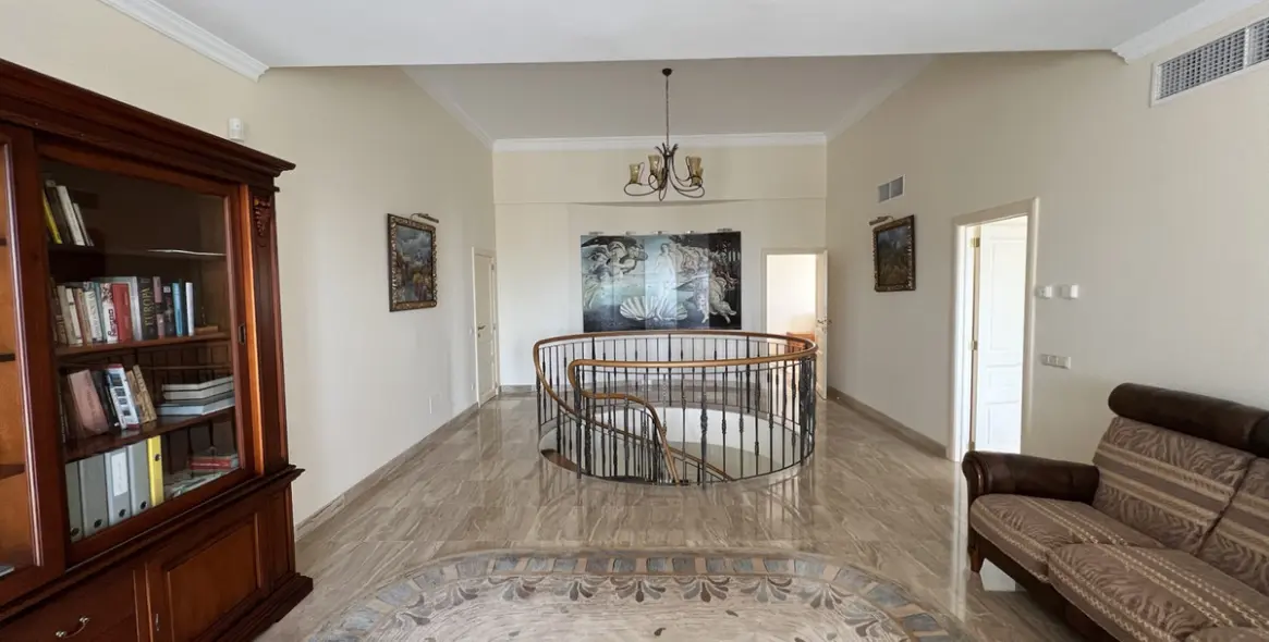 Short-term rent of detached villa in Sierra Blanca 24