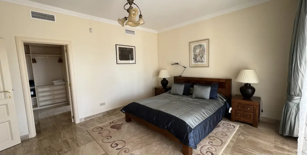 Short-term rent of detached villa in Sierra Blanca 25