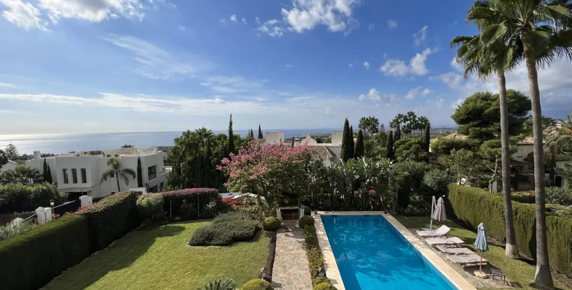 Short-term rent of detached villa in Sierra Blanca 27