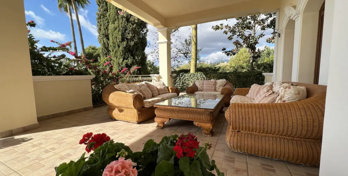 Short-term rent of detached villa in Sierra Blanca 28