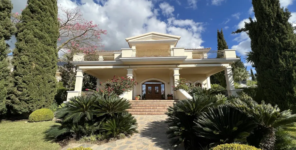 Short-term rent of detached villa in Sierra Blanca 48