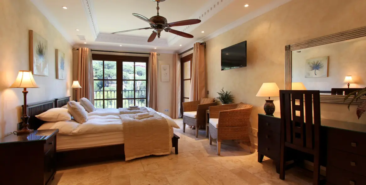 Short-term rent of detached villa in El Madroñal 8