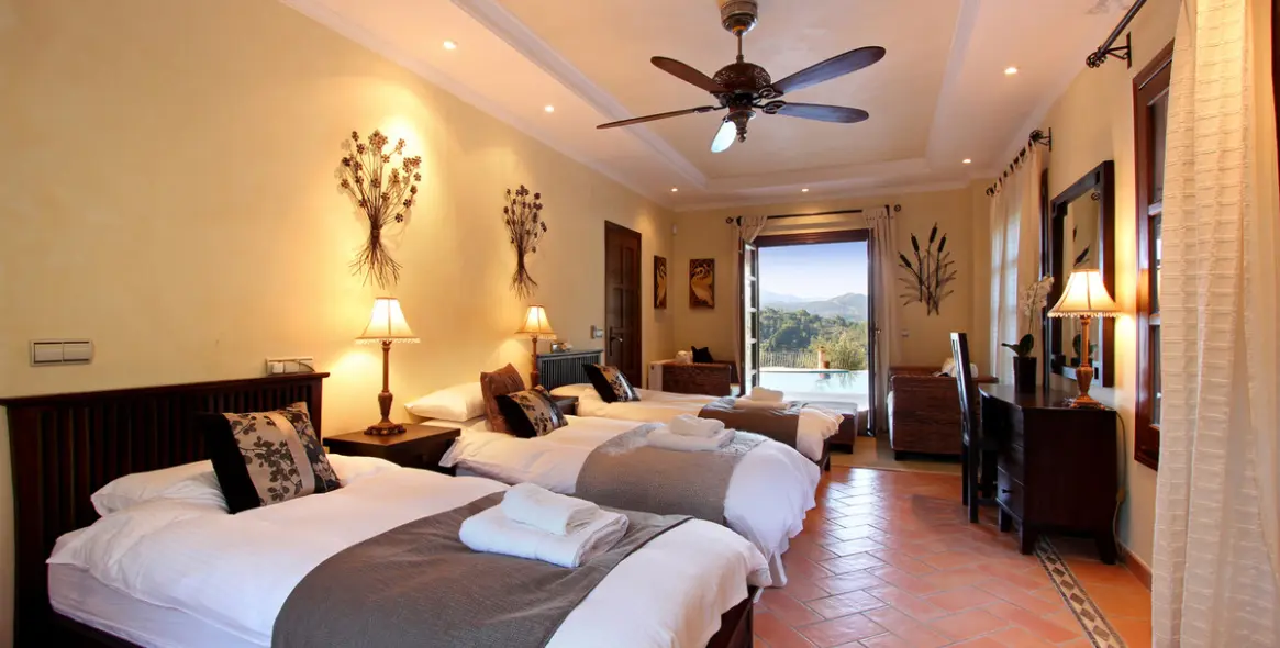 Short-term rent of detached villa in El Madroñal 11