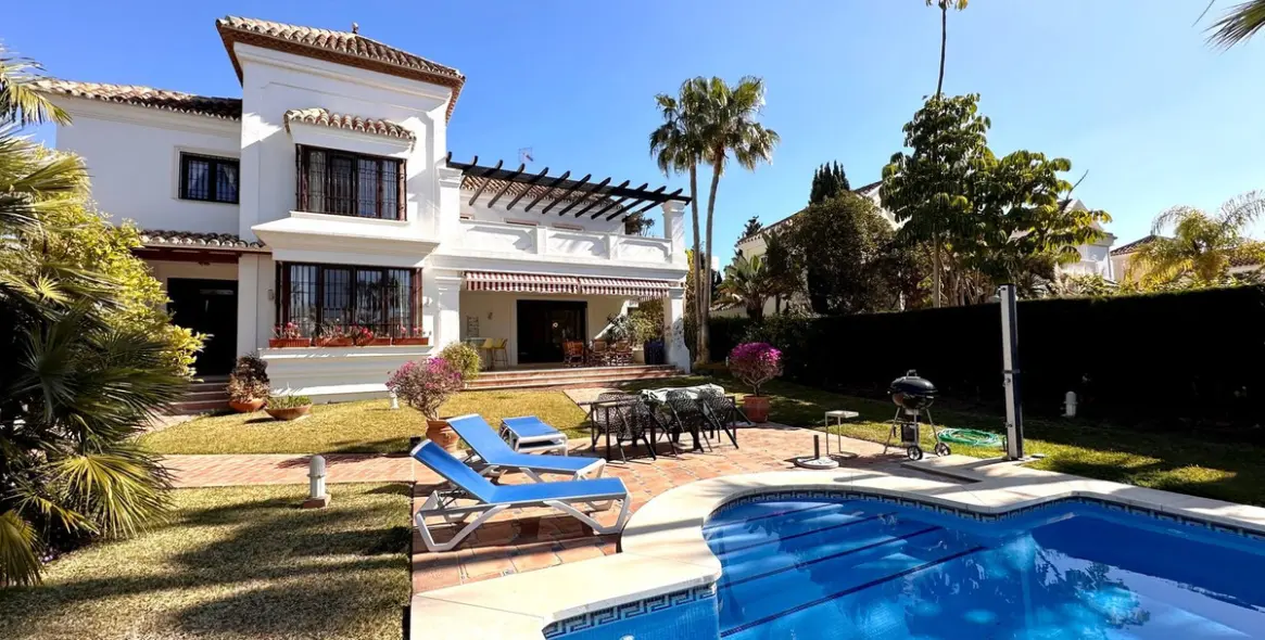 Краткосрочная аренда  отдельно стоящей виллы в Las Chapas 1